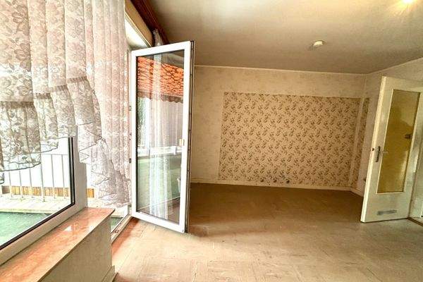 Wohnzimmer mit ZUgang zum Wintergarten