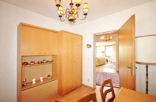 weiteres Zimmer/Büro (OG)