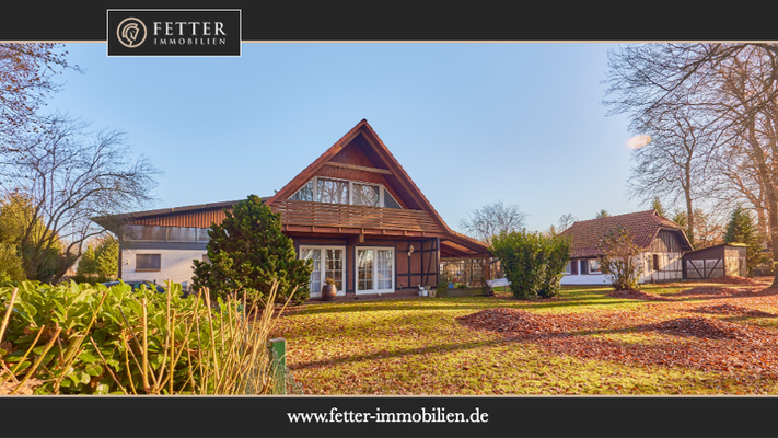 01 Reitanlage mit zwei Häusern.png