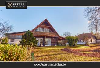 01 Reitanlage mit zwei Häusern.png