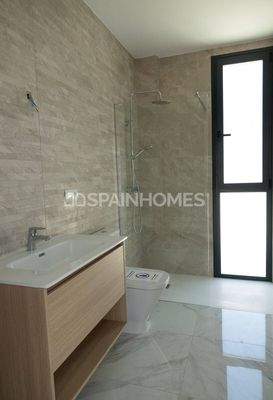 Modern Detached House with Pool and Mountain Views in Polop