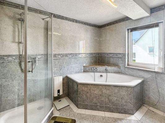 Badezimmer Ansicht 1