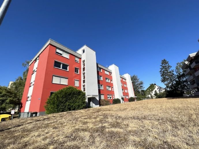 Helle 3 Zimmer Wohnung mit Einbauküche, Südbalkon mit Markise, Aufzug