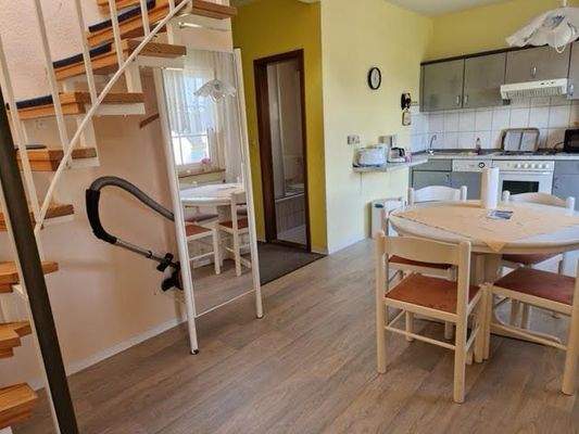 Küche mit Treppe.jpg