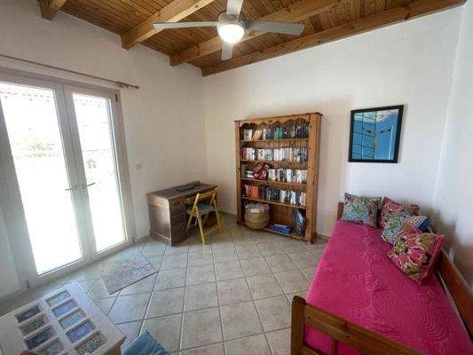 Kreta, Roumeli: Charmante Villa mit Garten und Pool zu verkaufen