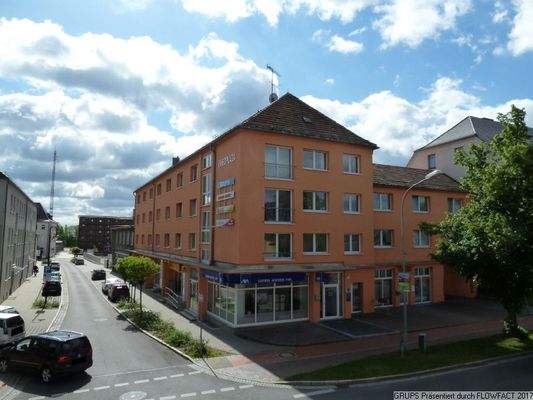 Eckansicht mit Außenterrasse