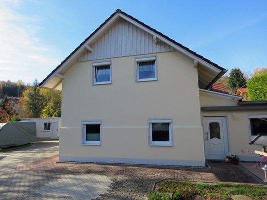 renoviertes Einfamilienhaus mit Einliegerwohnung 