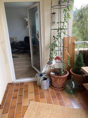 ... zum Wohnzimmer geschaut ...