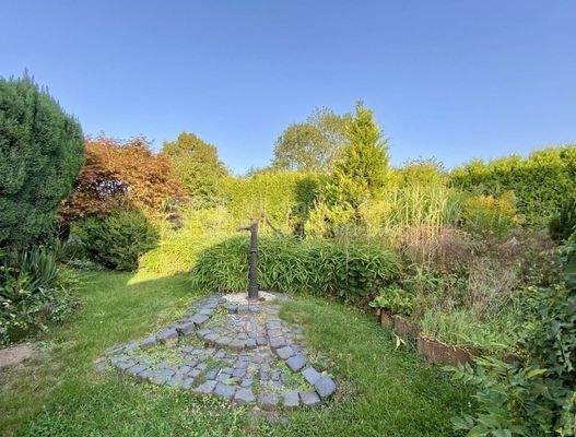 Platz mit Wasserpumpe