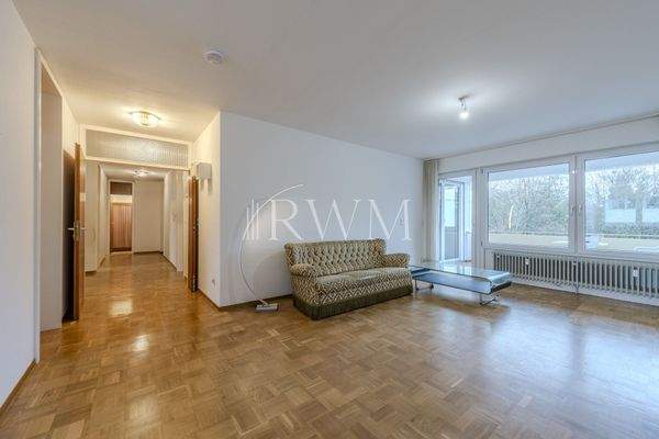 Wohnzimmer mit Blick zum Flur