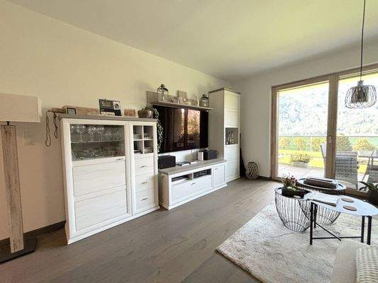 AE99C0F3-144B-4FC2-BC37-8A850AE2484B