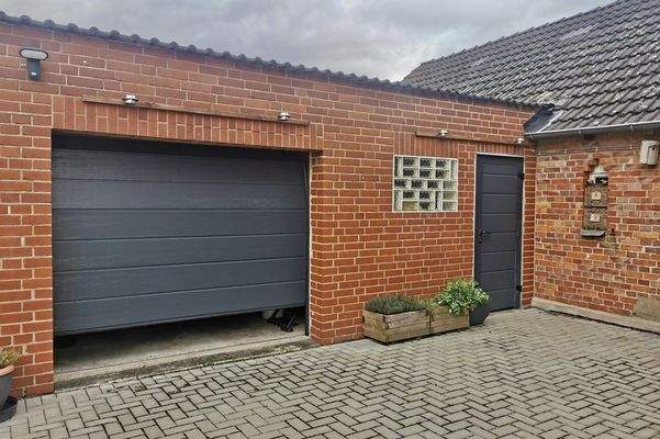 Gemauerte Garage, Schupen und Carport!