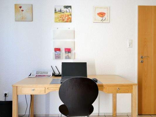 204 7 Wohnzimmer Schreibtisch (1 von 1).jpg