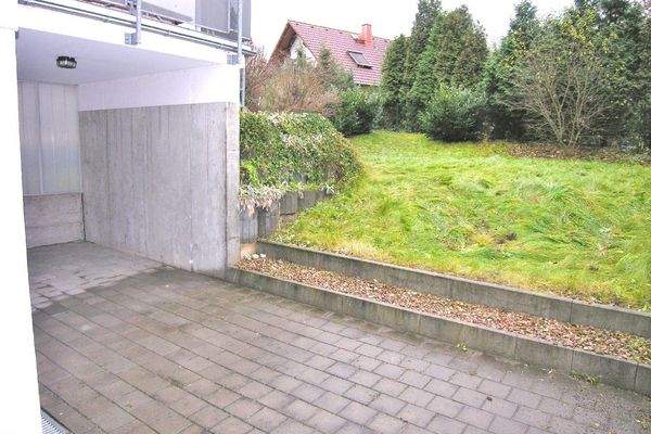 UG: Freisitz mit Halle