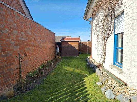 Durchgang zum Gerätehaus