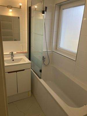 Bad 1. OG mit Duschwanne