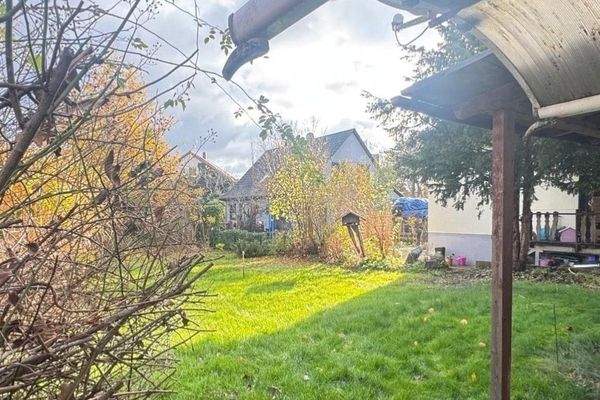 Hintere Grundstücksfläche