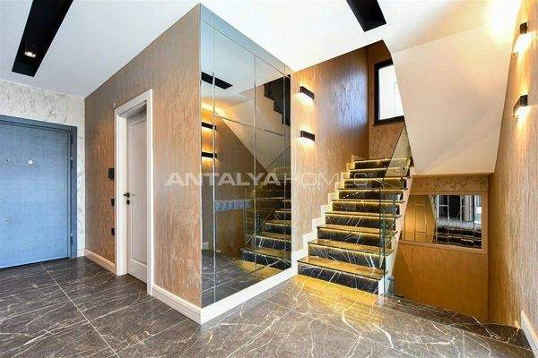 Sea and City-View House with Swimming Pool in Alanya