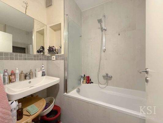 2. OG rechts - Badezimmer