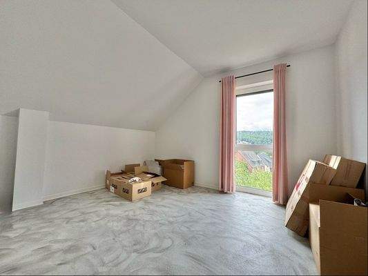 Helles Bürozimmer (DG)