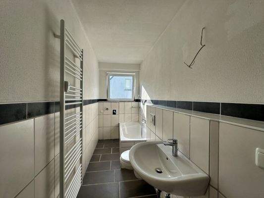 1. OG Badezimmer mit Wanne