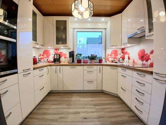 inklusive hochwertiger EBK