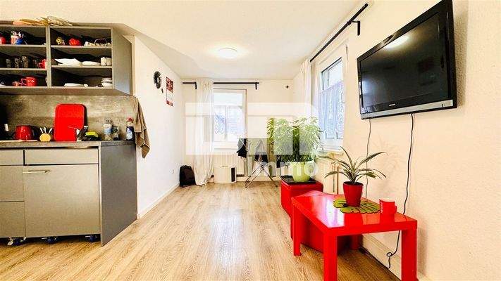 Wohn / Esszimmer / Offene Küche + Pantry