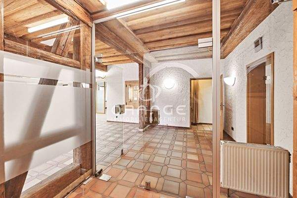 Sehr urig, der Eingangsbereich