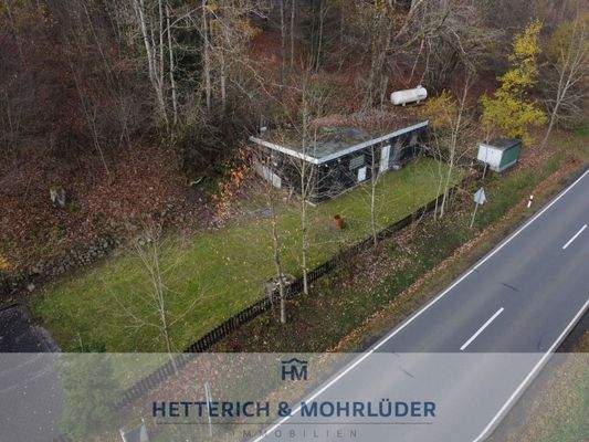 Garten mit Stromkasten und ehem. Stromaggregat