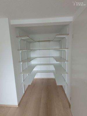 Begehbarer Kleiderschrank (Schlafzimmer)