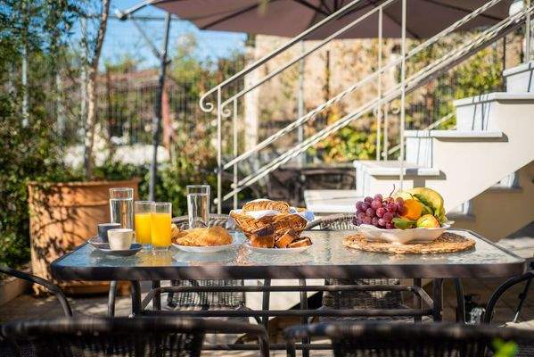 back yard table apt 4.jpg