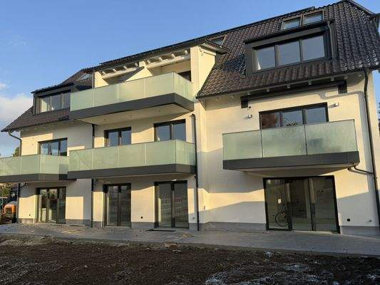 Westansicht: hochwerte Anlage mit 8 Wohnungen