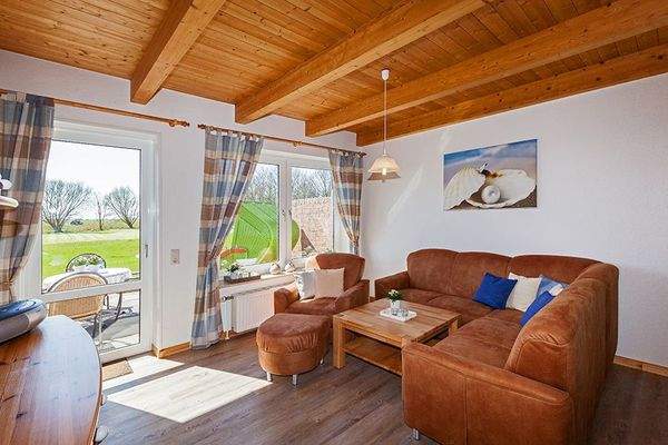 Je Haushälfte zwei gleiche Wohnungen im EG, Raum Zugang Westseite.jpg