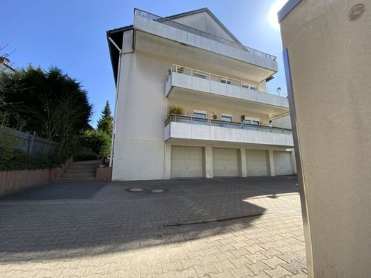 Ansicht Giebelseite mit großem Balkon