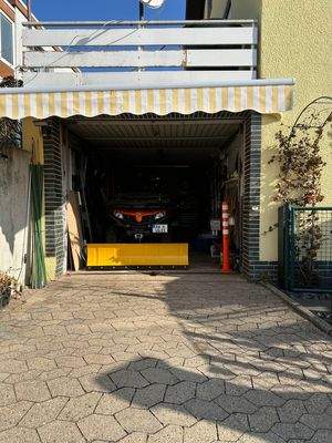 Garage zu Whg UG