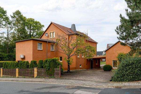 Rückansicht_mit Zufahrt