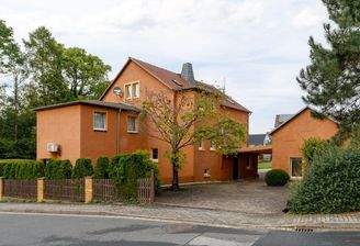 Rückansicht_mit Zufahrt