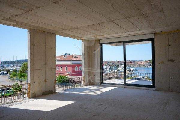 Zwei Balkone mit Meerblick