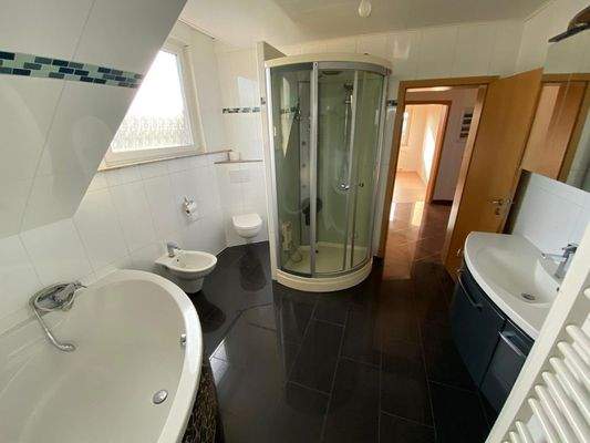 Badezimmer OG weitere Ansicht