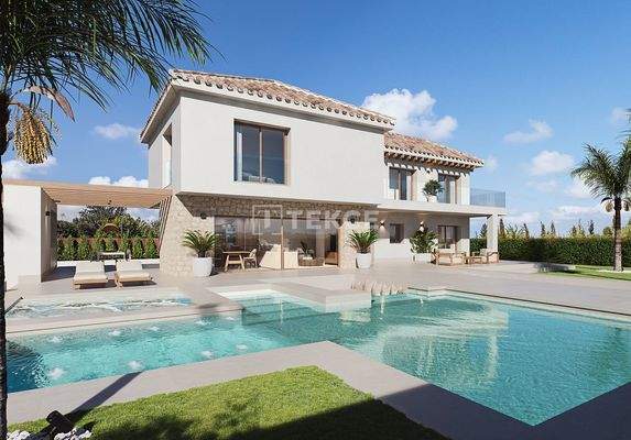 Luxury Properties near the Beach and Amenities in Cabo Roig