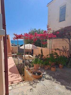 Kreta, Kalyves: Elegante neoklassizistische Villa am Meer zu verkaufen