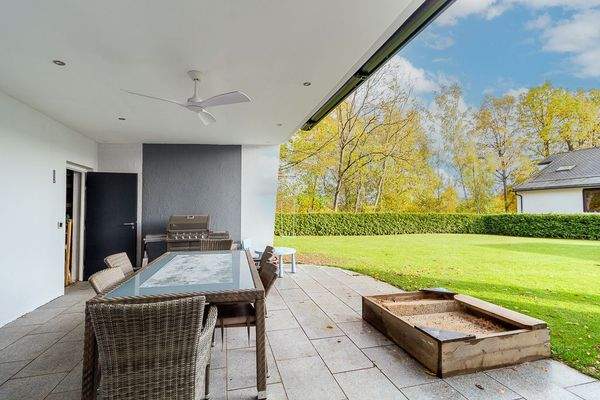 überdachte Südterrasse