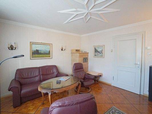 Zimmer mit Stuckverzierung