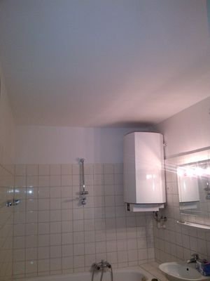 Bad mit Wasserspeicher 80L