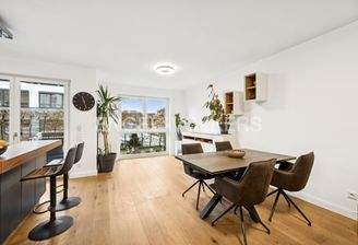 Lichtdurchfluteter Wohn- und Essbereich