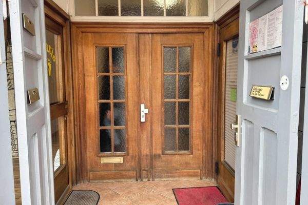 Stadthaus 2 - Eingang Gewerbe und und Wohnung