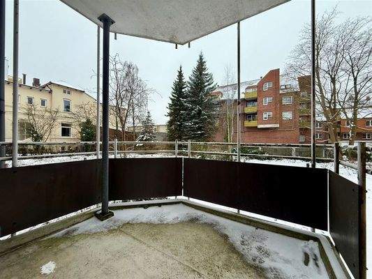 Balkon mit Blick in den Garten