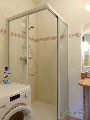 Dusche und Waschmaschine