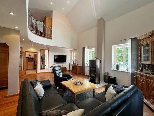 Wohnzimmer mit Galerie