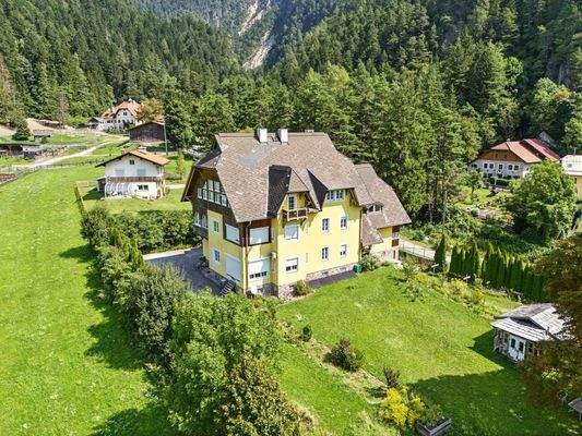 Südwestansicht der Villa mit dem schönen Garten